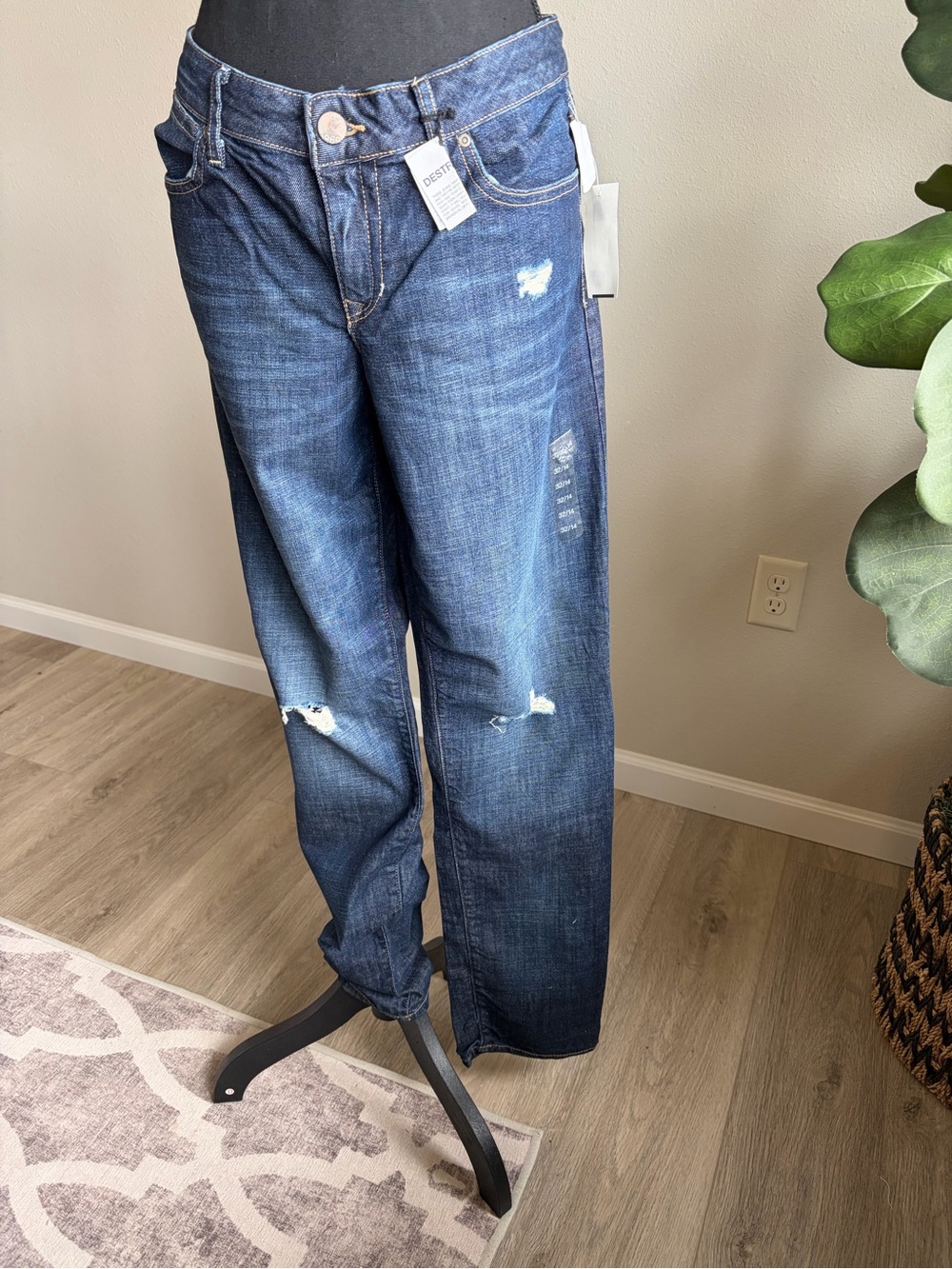 Straight Leg Women's Jeans in Dark Blue - Distressed Casual Style